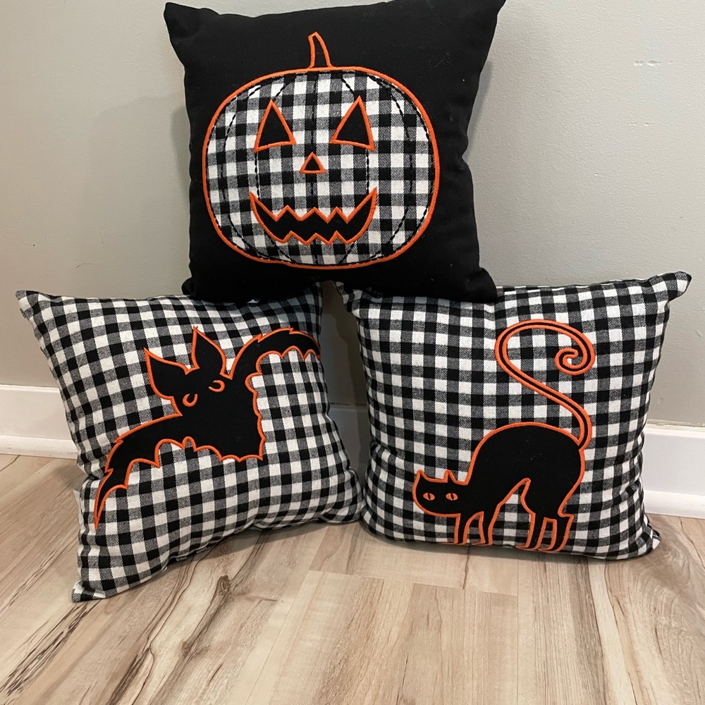SHEFFIELD HOME HALLOWEEN BLACK/ BUFFALO PLAID TRIO OF THROW PILLOWS